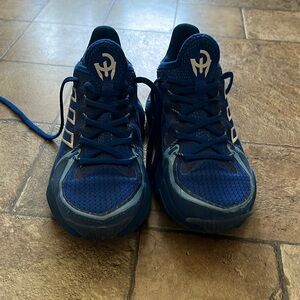 Blue Mahomes 1 impact FLX kids shoes size 4
